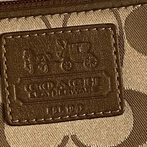 Coach Wristlet Large - Picture 8 of 8